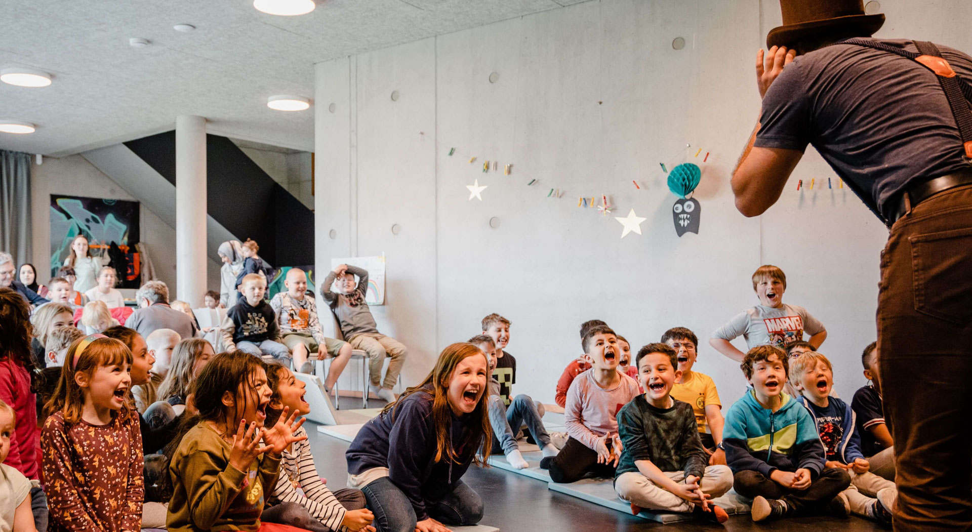 Lachende Kinder bei der interaktiven Zaubershow von Kinderzauberer Mr.Magic im Ruhrgebiet