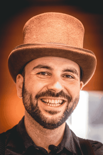 Kinderzauberer Mr.Magic auf einem Kindergeburtstag in Essen bei der Magischen Weltreise